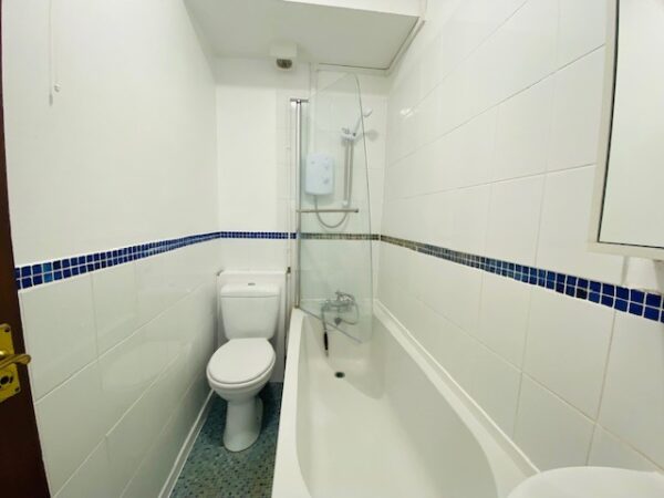 Flat 4, 24 Landguard Road, Southampton SO15 5DJ