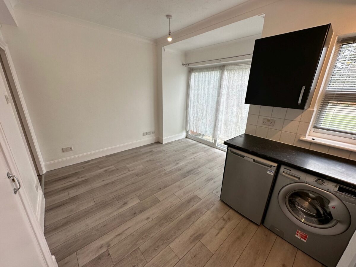 Flat 4, 24 Landguard Road, Southampton SO15 5DJ