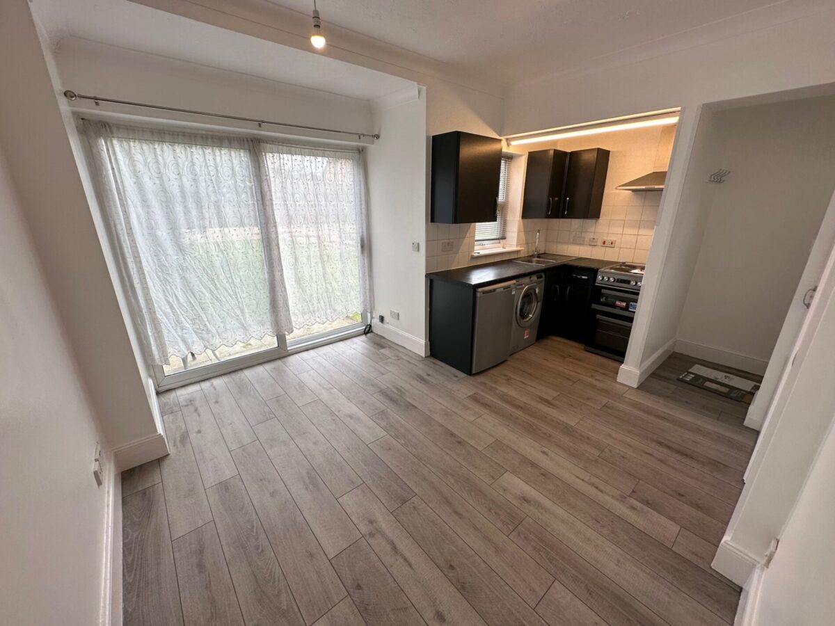 Flat 4, 24 Landguard Road, Southampton SO15 5DJ