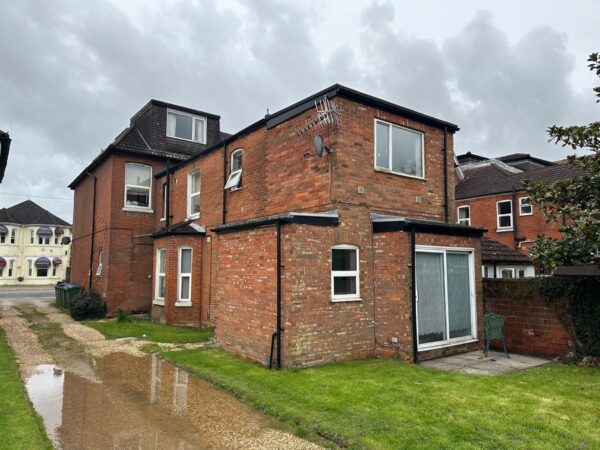 Flat 4, 24 Landguard Road, Southampton SO15 5DJ