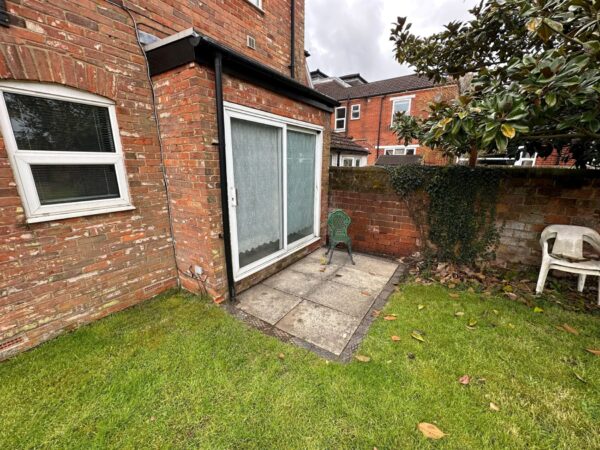 Flat 4, 24 Landguard Road, Southampton SO15 5DJ