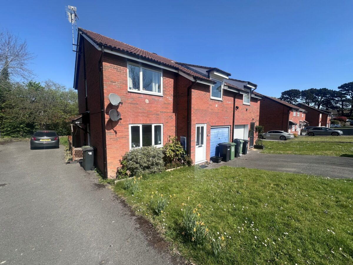 Harbourne Gardens, Chartwell Green, West End, Southampton SO18 3LZ