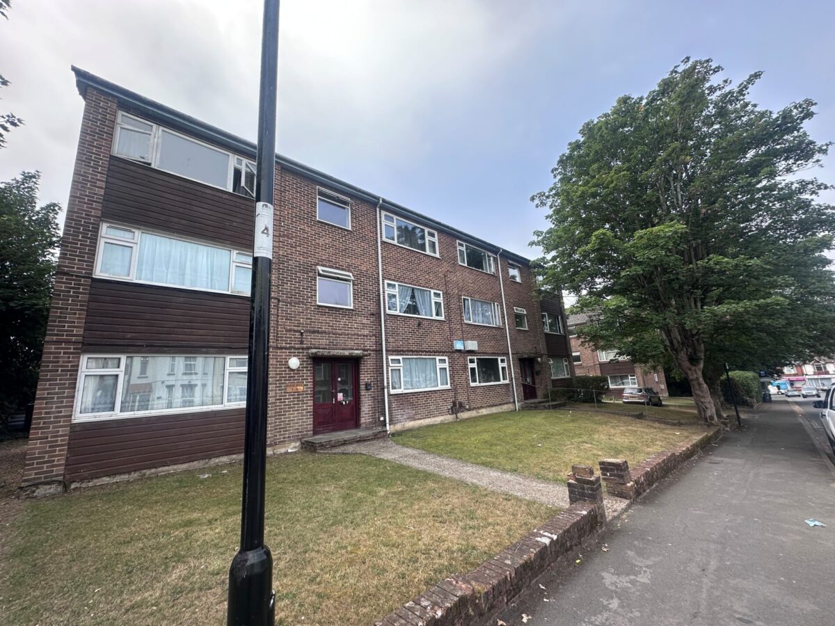 Flat 7 Robere House, Radstock Road, Woolston, Southampton, SO19 2QW