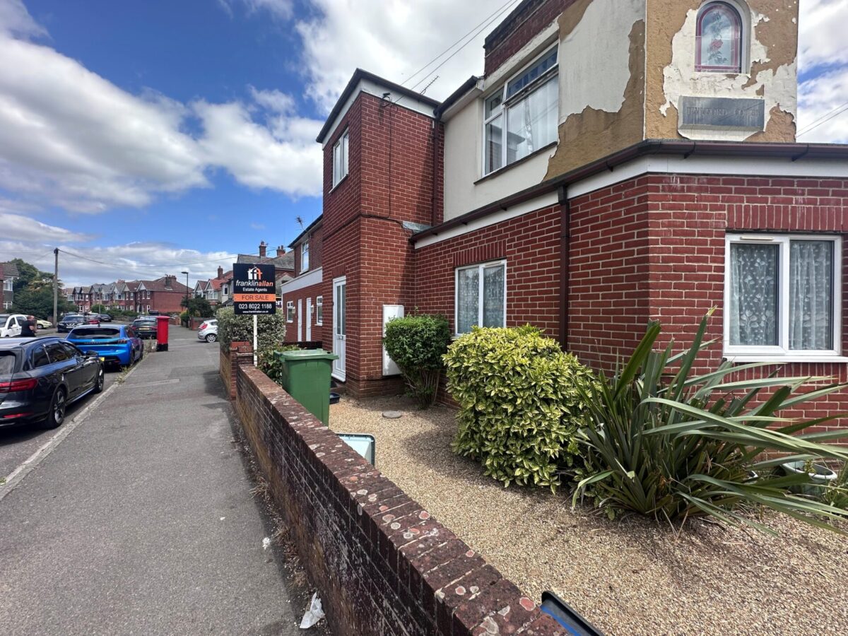 41 Twyford Avenue Upper Shirley Southampton SO15 5NZ