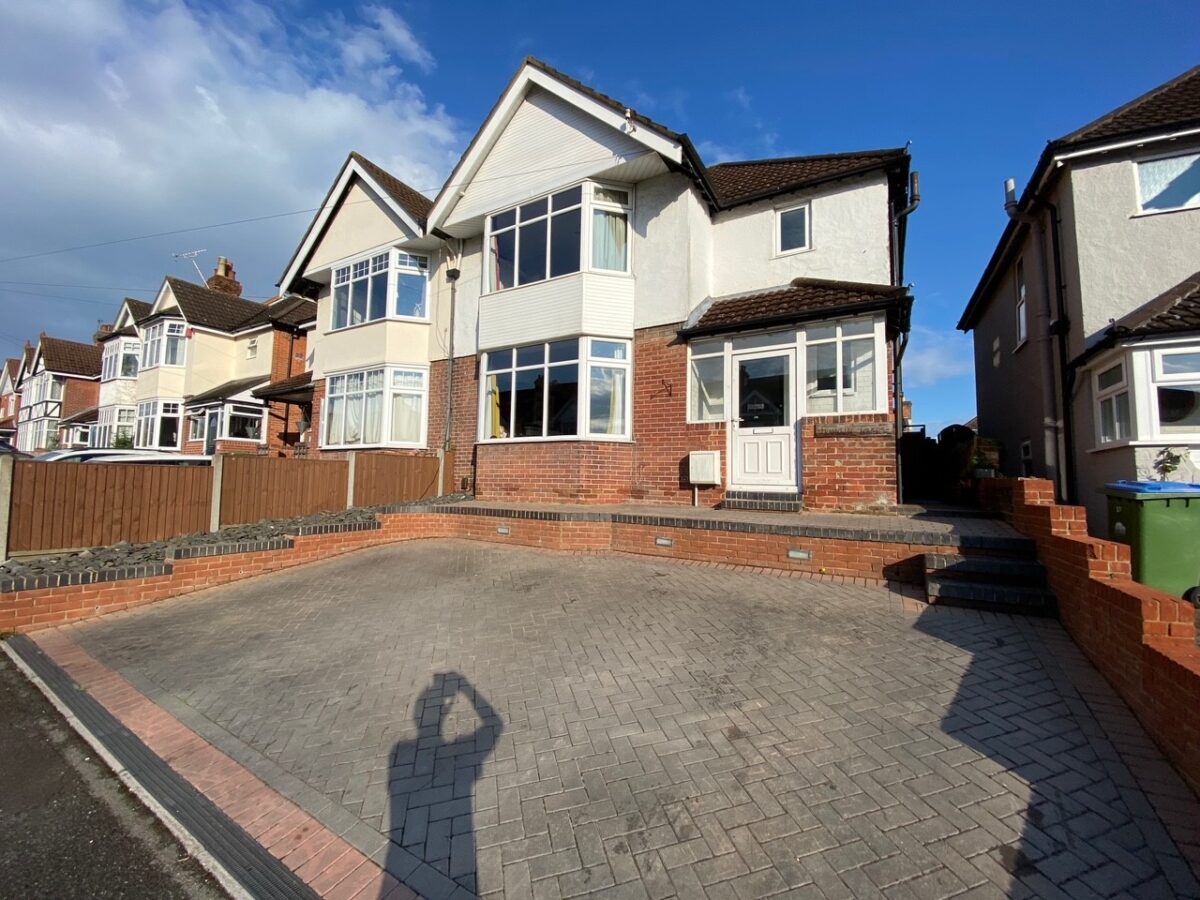 Lumsden Avenue, Shirley, Southampton, SO15 5EJ