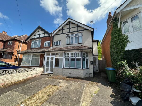 3 Lumsden Avenue, Shirley, Southampton, SO15 5EJ